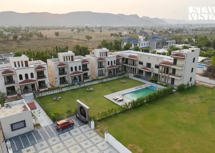 Stayvista At Eleganza Villas With Bbq, Lawn, Bonfire Jaipur
