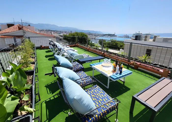Roof Garden Apt Split Center