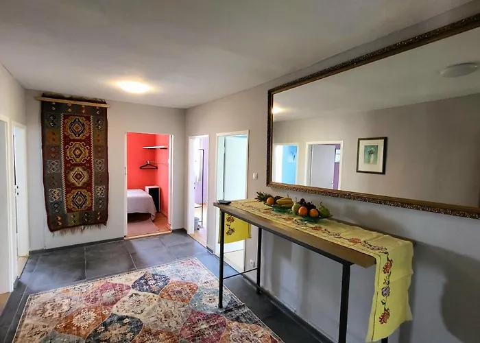 Roof Garden Apt Split Center