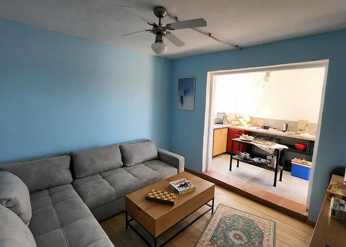 Roof Garden Apt Split Center