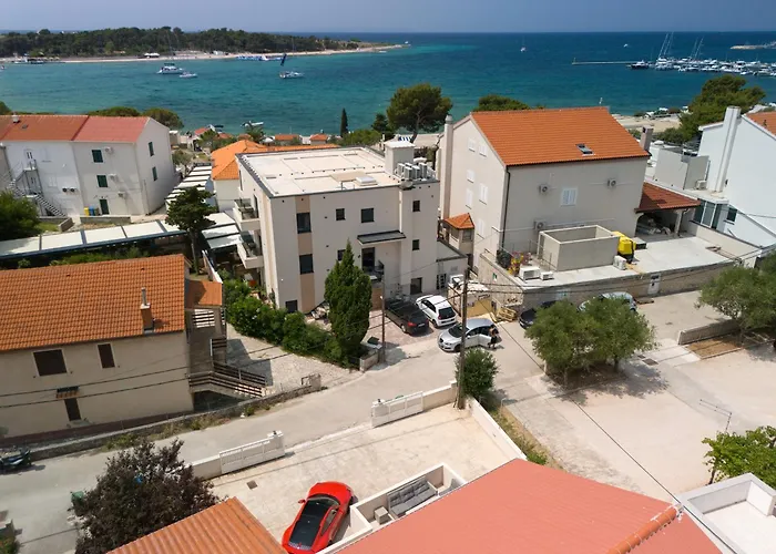 Tomi Apartment Novalja