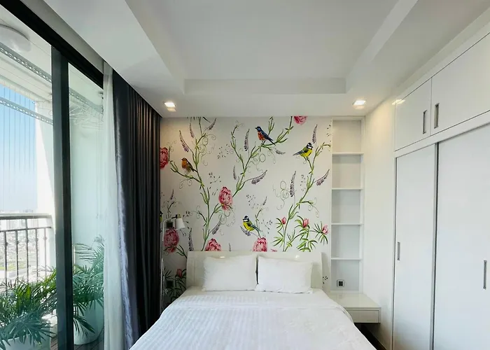 High Quality Studio Apt With Swimming Pool, Gym, Private Walking Lake In City Centre Hanoi
