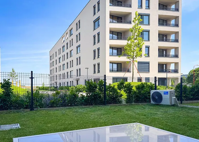 Little Rome - 2 Bedroom Apartment With Garden And Free Parking Trnava
