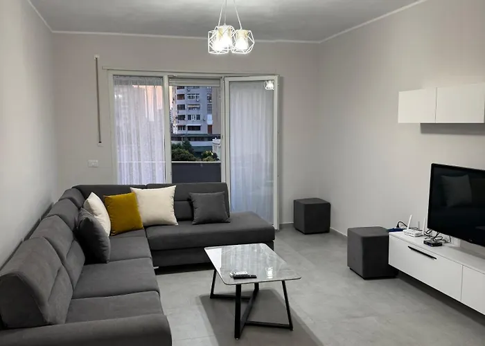 Gray & White Escape - Shkoder Apartment
