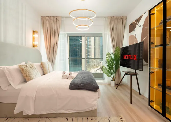 Keyrock - Dubai Marina Apartment With Stunning Sea View, Pool, Gym & Free Parking