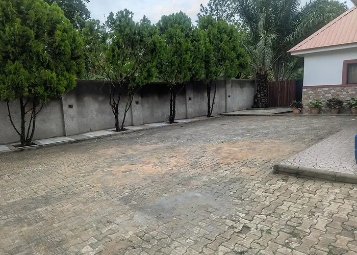 Serene Farmhouse In Ministers Quarters Mobushipe