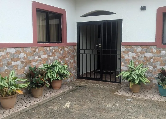Serene Farmhouse In Ministers Quarters Mobushipe