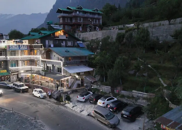 Singh Saab Rooms & Cafe Manāli