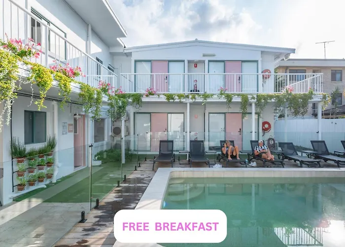 Surf Inn Boutique Backpackers - Free Breakfast Gold Coast