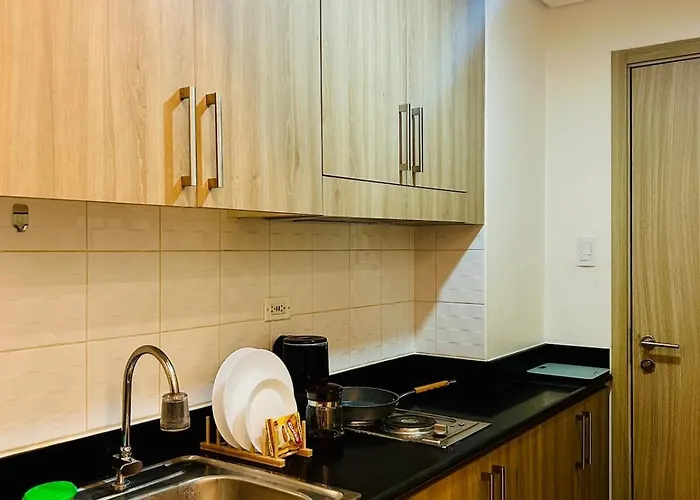 7 Mins From Moa Comfy Stay With Pool View And Wifi Manila