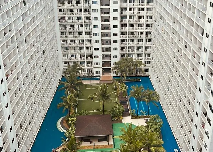 7 Mins From Moa Comfy Stay With Pool View And Wifi Manila