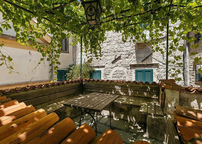 Apartments Leo Kotor