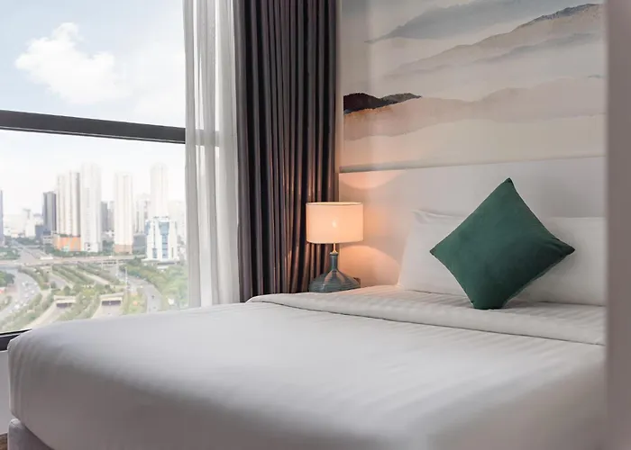 Highend 2 Bedroom Apartment With Pools, Gyms And Tennis Courts In City Centre Hanoi