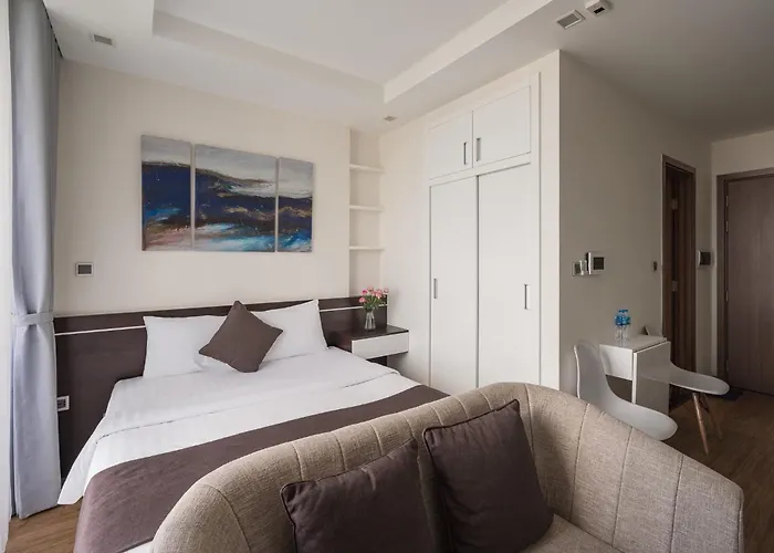 Luxury Studio With Swimming Pool, Gym And Tennis Courts In City Center Hanoi
