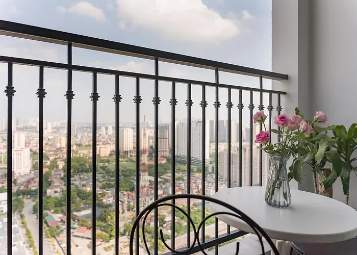 Luxury Studio With Swimming Pool, Gym And Tennis Courts In City Center Hanoi