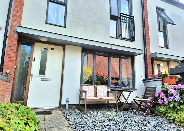 Explore London: 2 Bedroom House In Wood Green