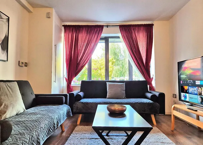 Explore London: 2 Bedroom House In Wood Green