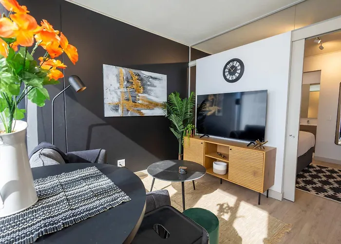 One Rosebank-Backup Power &Water Apartment Johannesburg