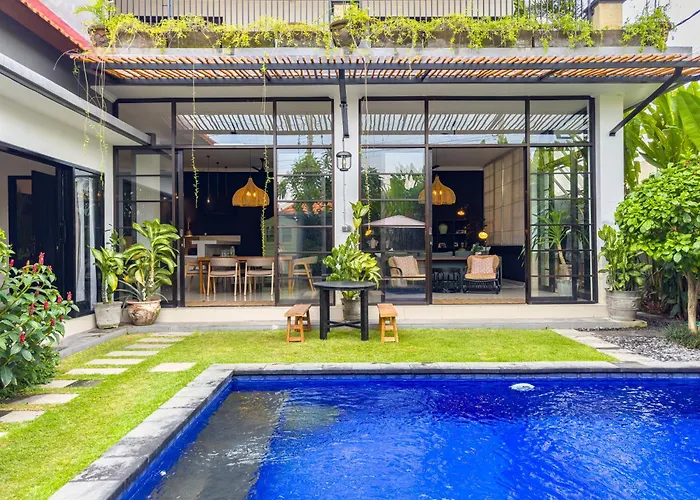 Stylish 3Br Seminyak Villa Walking Distance To Beach & Cafes