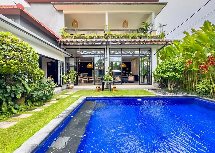 Stylish 3Br Seminyak Villa Walking Distance To Beach & Cafes
