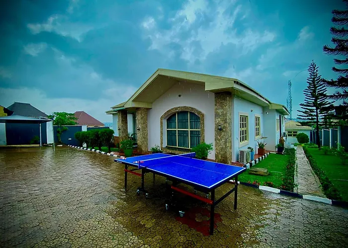 Serene 3Br Retreat With Lush Private Garden, Mini Gym And Spa Access Abeokuta
