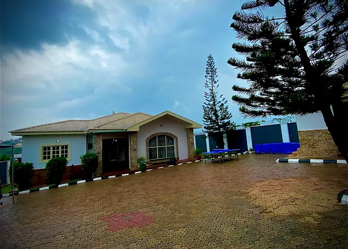 Serene 3Br Retreat With Lush Private Garden, Mini Gym And Spa Access Abeokuta