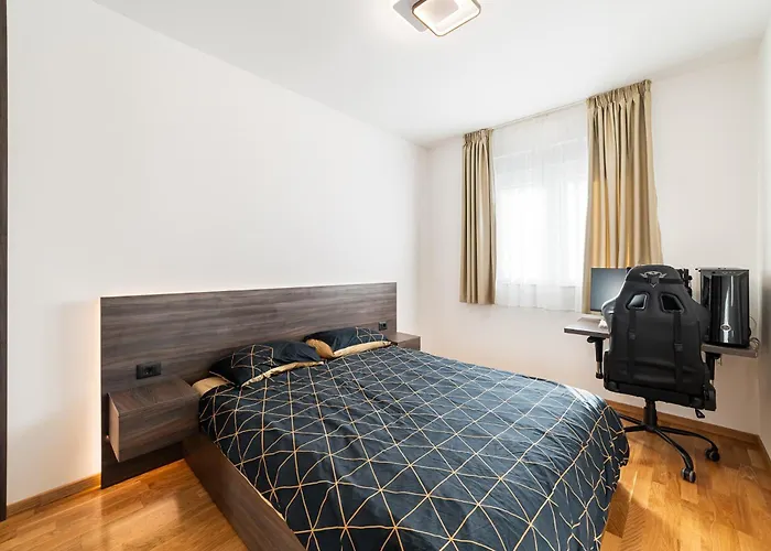 Aurora 2 Apartment With Garage Budva