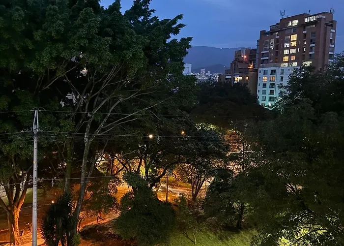 Apartamento Con Excelente Ubicacion, Laureles Medellin