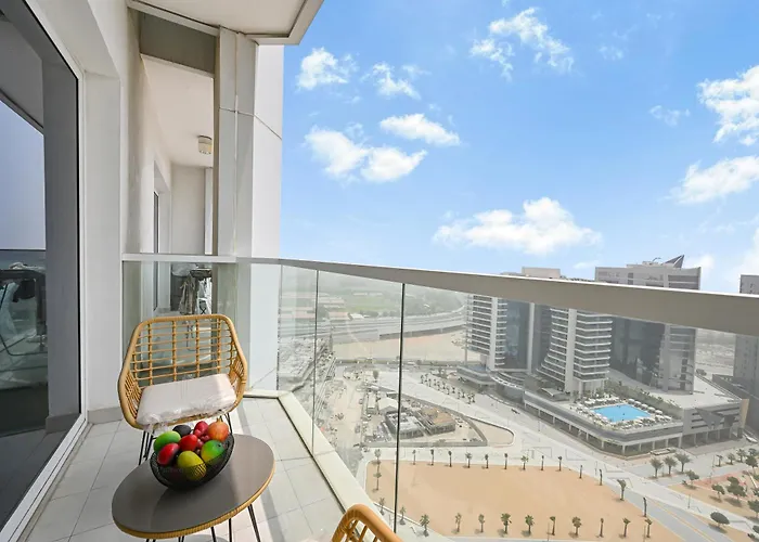 Enjoy Modern Comforts With Views Of Burj Al Arab And Nearby Attractions Dubai