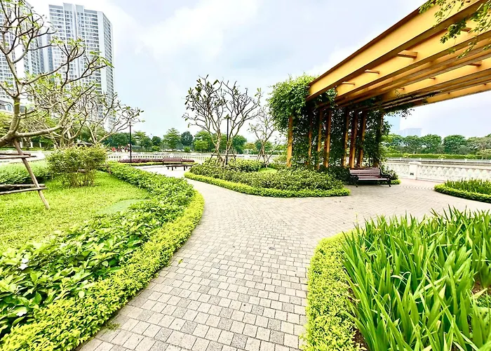 Delux Studio With Gym And Swimming Pool, Private Walking Lake In City Centre Hanoi