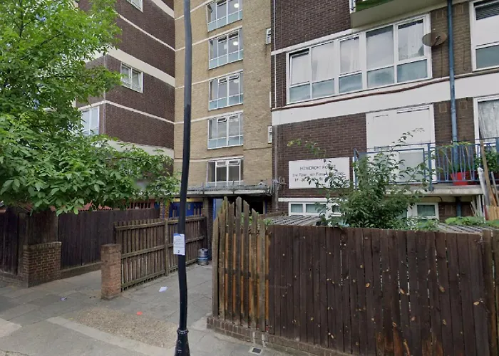 Modern, Bright Large Room - Near Bow Road Station London