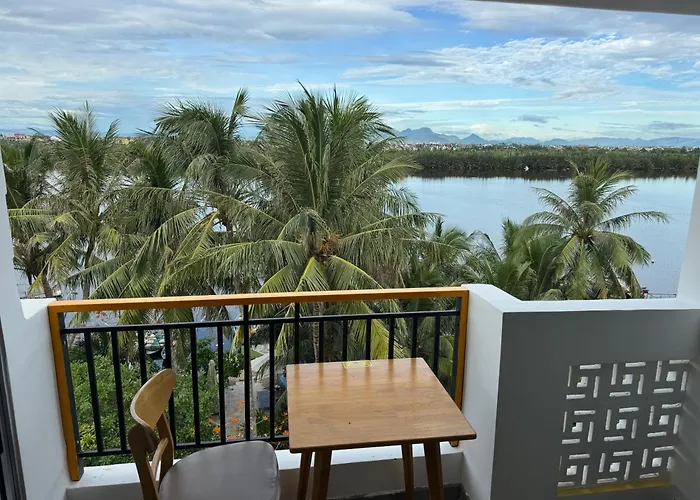 Coral Riverside Homestay & Hostel Hoi An