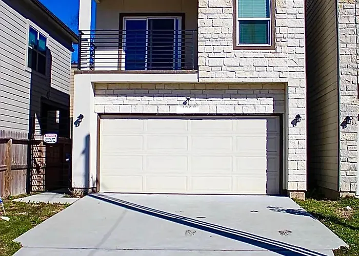 Three Bedroom Clubhaus Houston