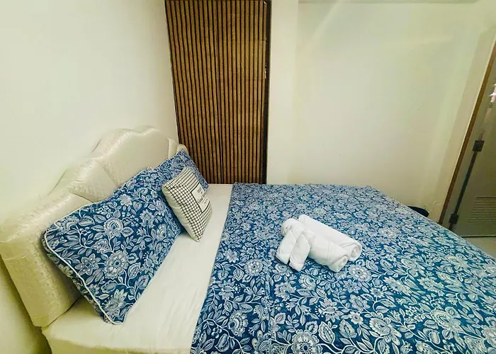 Ree House Sukhumvit Adults Only Guesthouse Near Mrt Bangkok
