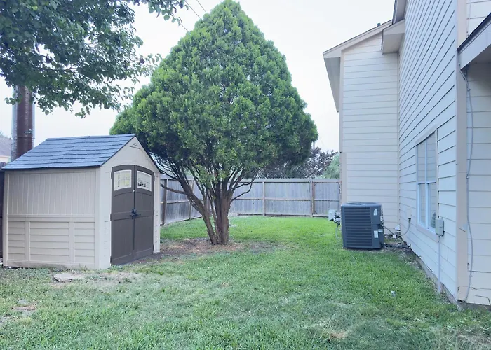 Spacious Home Sleeps 12 Ideal For Groups Houston