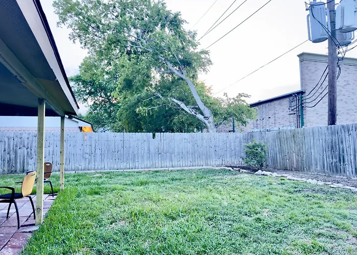 Spacious Home Sleeps 12 Ideal For Groups Houston