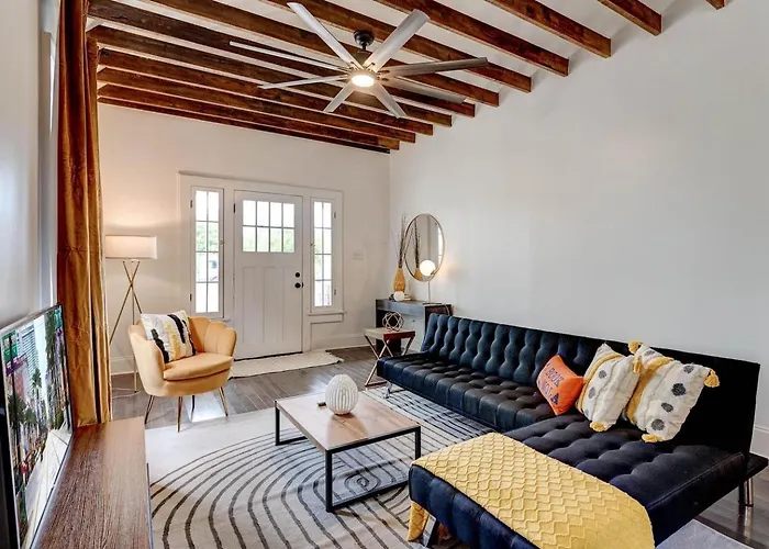 Exposed-Beam Home W Full Chef'S Kitchen New Orleans