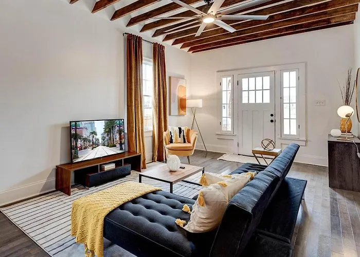 Exposed-Beam Home W Full Chef'S Kitchen New Orleans