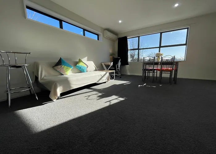 Character & New Cnzhouse With Quiet Apartment Christchurch