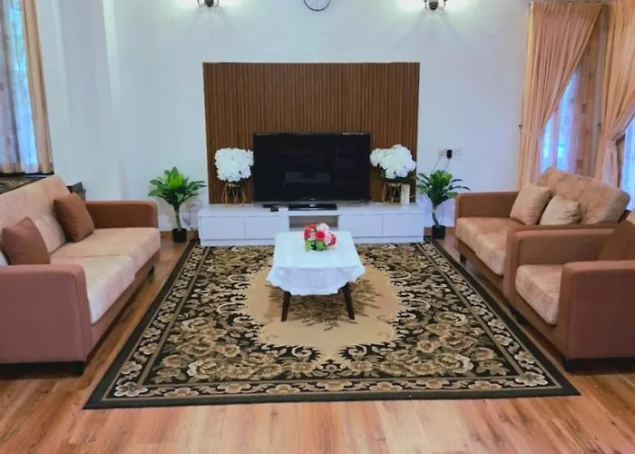 5-Bedroom Ferringhi House With Wifi , Netflix , Bbq Set , 5 Minutes Walk To Beach Batu Ferringhi