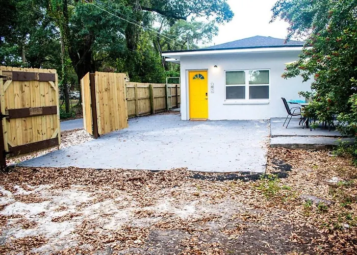 Stylish Ybor Escape Near Downtown 2Br Villa Tampa