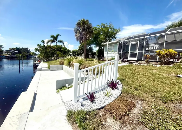 Beautiful Waterfront Home Less Than 7 Mins To Beaches Englewood