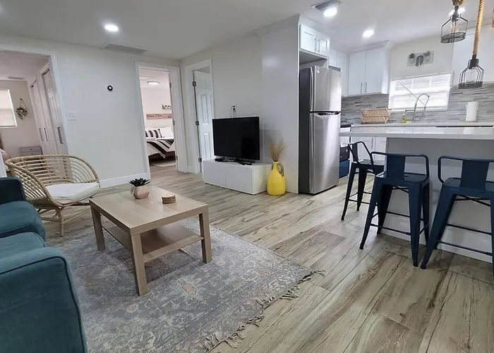Stylish Chic King Bed Ybor Dt Villa Tampa