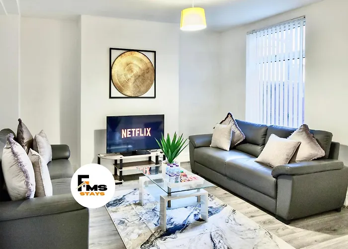 Large 6 Bed House, Long Term Stay Savings, Contractors, Professionals, Big Groups, Free Parking! Liverpool