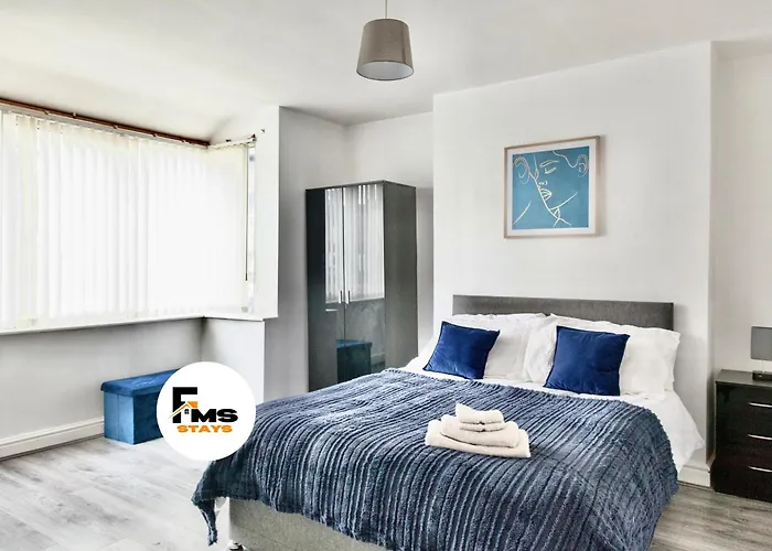Large 6 Bed House, Long Term Stay Savings, Contractors, Professionals, Big Groups, Free Parking! Liverpool
