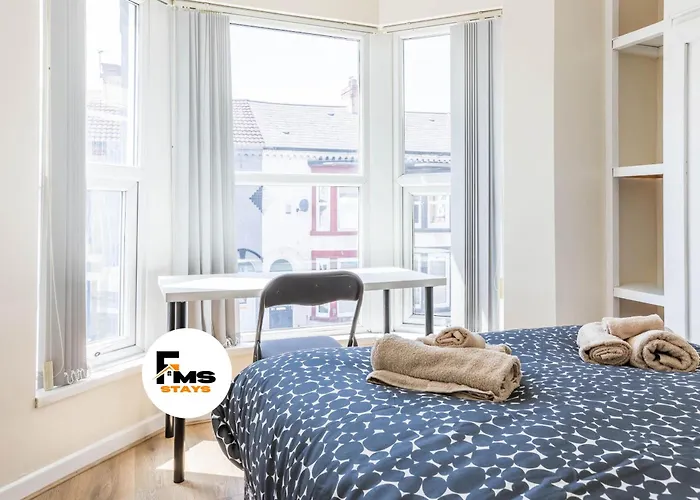 Free Parking, 4 Bed, 2 Bath House, Long Term Stay Savings, Contractors, Near Anfield Liverpool