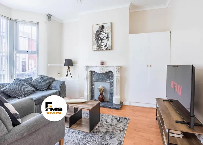 Free Parking, 4 Bed, 2 Bath House, Long Term Stay Savings, Contractors, Near Anfield Liverpool