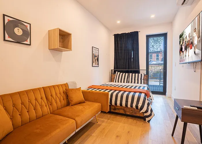 Modern 2Br Plus Basement Brooklyn Stay And Backyard New York