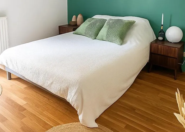 Agreable 2 Chambres Avec Terrasse Et Parking Prive Lyon