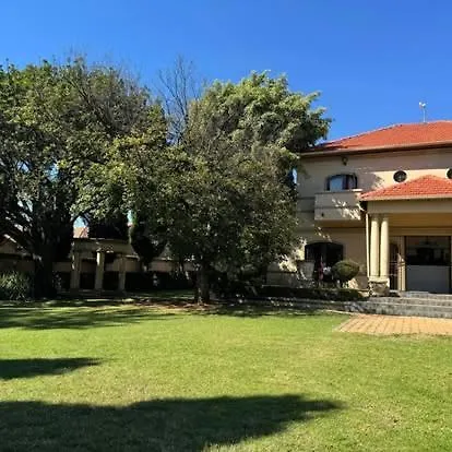 Crown Guesthouse-Waterkloof Pretoria